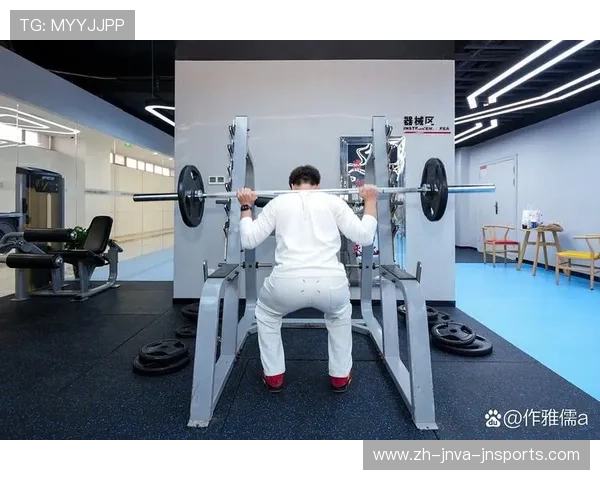 健身器材正确上杠铃步骤及其在体育力量训练中的应用